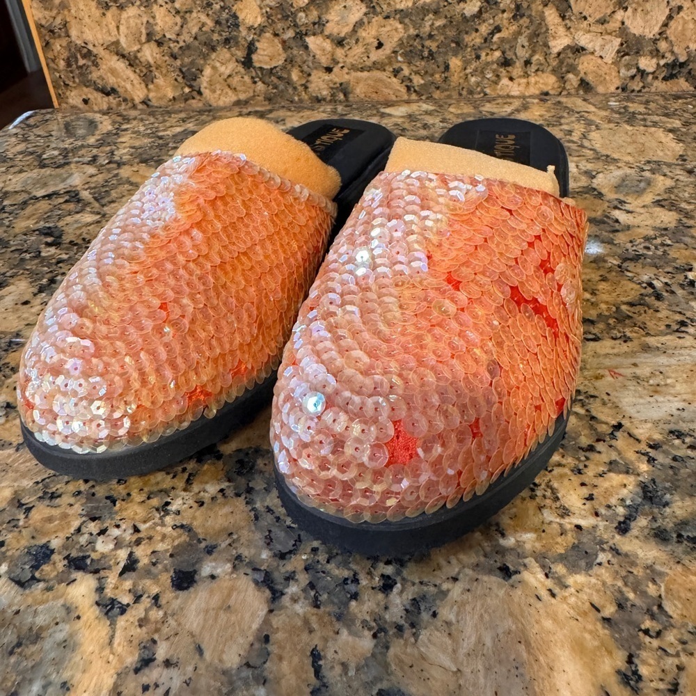 Mystique sandals size 7